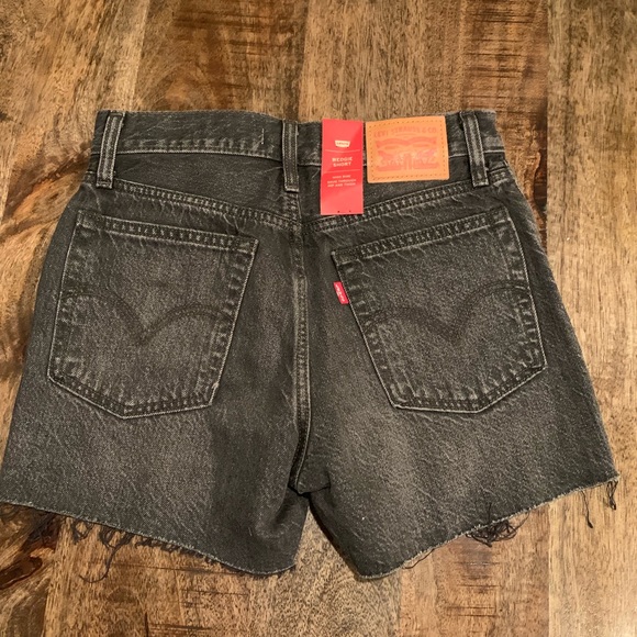 Levi’s Wedgie Short - Picture 6 of 8